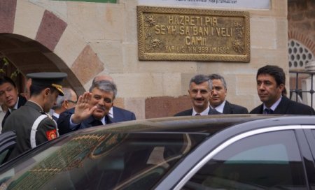 Cumhurbaşkanı Gül, Şeyh Şabanı Veli Türbesi'ni ziyaret etti