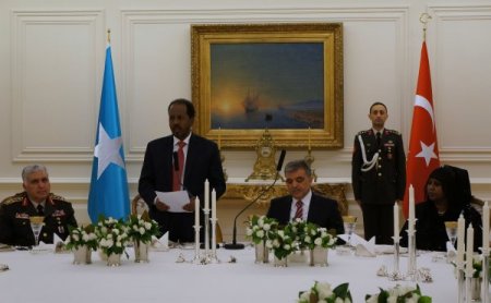 Cumhurbaşkanı Gül, Somali Cumhurbaşkanı onuruna Köşk'te akşam yemeği verdi