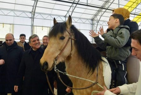 Cumhurbaşkanı Gül, Uşak gezisinin fotoğraflarını Twitter’da paylaştı