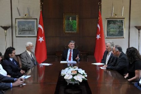 Cumhurbaşkanı Gül, Vamık Volkan Başkanlığındaki Heyeti Kabul Etti