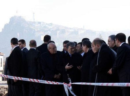 Cumhurbaşkanı Gül, Yılın İlk Gününe Ulus'un Çamurlu Sokaklarında İnceleme Yaparak Başladı (özel)