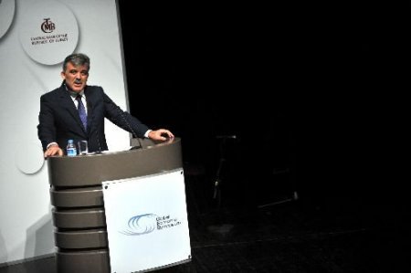 Cumhurbaşkanı Gül: Direksiyon Başındakiler Daima Kemerleri Sıkı Tutmalı