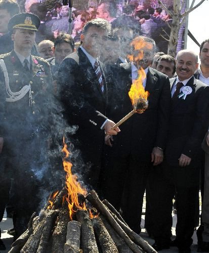 Cumhurbaşkanı Gül Nevruz Ateşini Yaktı