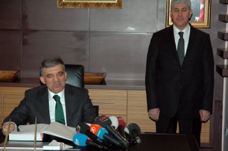 Cumhurbaşkanı Gül: Paris'teki olayın perde arkası için birkaç güne ihtiyaç var