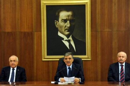 Cumhurbaşkanı Gül rahatsızlığının ardından ilk yurt dışı ziyaretine çıktı