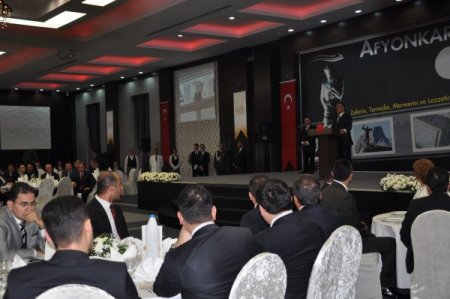 Cumhurbaşkanı Gül: Türkiye'ye ayak bağı olan terör gündemden çıkmalı