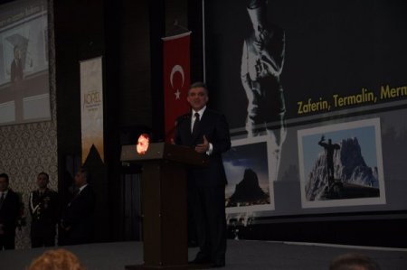 Cumhurbaşkanı Gül: Türkiye'ye ayak bağı olan terör gündemden çıkmalı