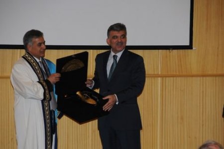 Cumhurbaşkanı Gül: Yök Kanunu Ciddi Bir Şekilde Mutlaka Değiştirilmelidir