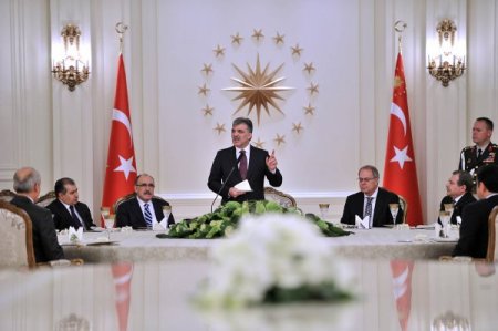 Cumhurbaşkanı Gül'den Valilere:vatandaşa Kendi Öz Yurdunda Gariplik Ve Mahzunluk Hissettirmeyin