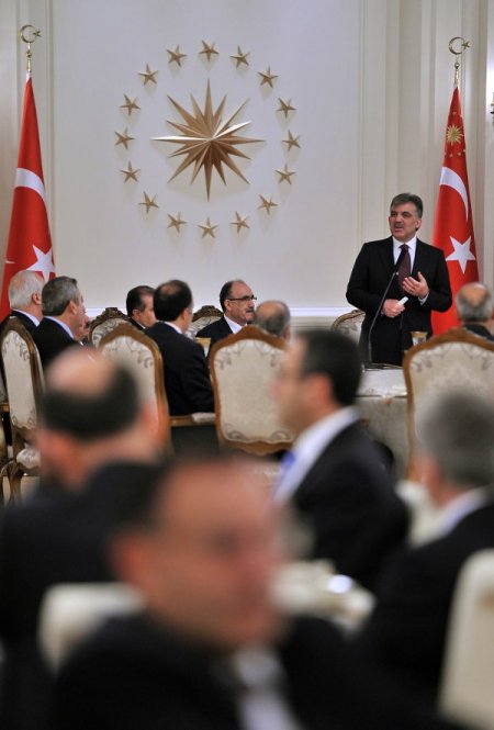 Cumhurbaşkanı Gül'den Valilere:vatandaşa Kendi Öz Yurdunda Gariplik Ve Mahzunluk Hissettirmeyin