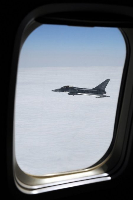 Cumhurbaşkanı Gül'e, Avusturya Üzerinde Savaş Uçakları Eşlik Etti