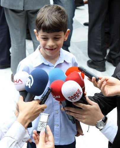 Cumhurbaşkanı Gül'e Cuma çıkışı güllü uğurlama