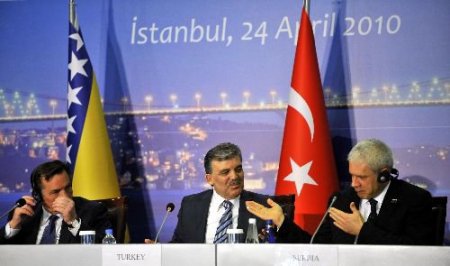 Cumhurbaşkanı Gül'ün Üçlü Zirve Yorumu: Tarihi Buluşmayı Gerçekleştirdik (1)