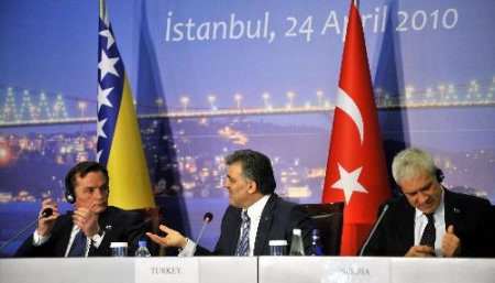 Cumhurbaşkanı Gül'ün Üçlü Zirve Yorumu: Tarihi Buluşmayı Gerçekleştirdik (1)