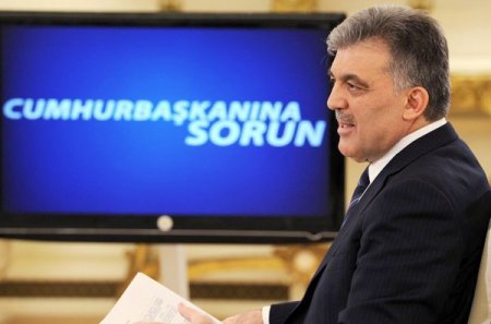 Cumhurbaşkanı'na Soru Sorabilmek İçin İnternet Kafeleri Dolaşıp Oy İstemiş