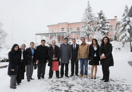 Cumhurbaşkanı'na Soru Sorabilmek İçin İnternet Kafeleri Dolaşıp Oy İstemiş