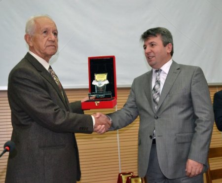 Cumhuriyet Başsavcısı engellilere tekerlekli sandalye dağıttı