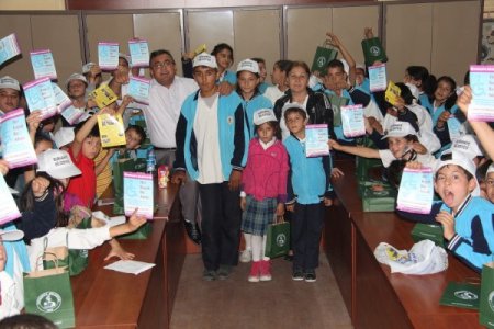 Cumhuriyet İlköğretim Okulu'ndan 50 Bin Kapak