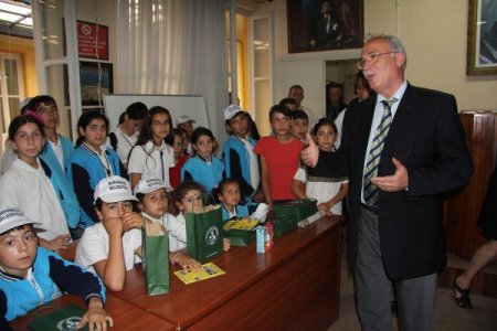 Cumhuriyet İlköğretim Okulu'ndan 50 Bin Kapak