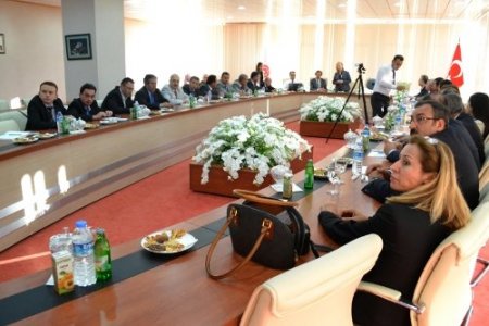 Cumhuriyet Üniversitesi projelerini işadamlarına anlattı