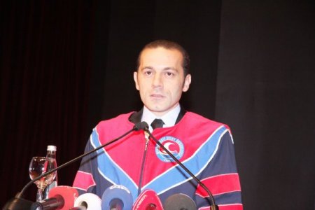 Cüneyt Çakır'a fahri doktora payesi verildi