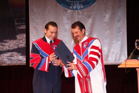 Cüneyt Çakır'a fahri doktora payesi verildi