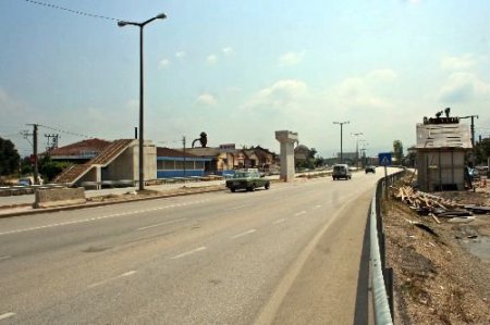 D 100 Karayolu'nda Geçit Tartışması