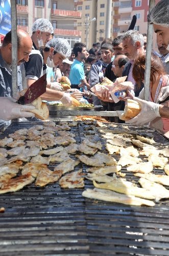 Dadaşlar balık şenliği düzenledi