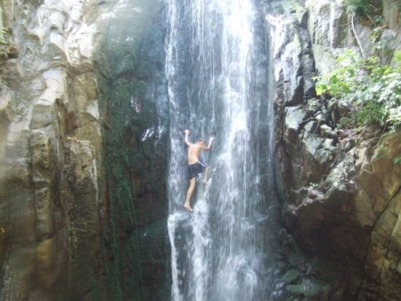 Dağcıların yeni gözdesi Çokran Mavi Göl Şelalesi