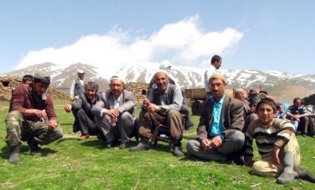 Dağlarda artık silah yerine dengbejlerin sesi yankılanıyor