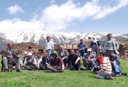 Dağlarda artık silah yerine dengbejlerin sesi yankılanıyor