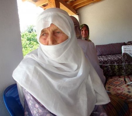 Dağlıca Şehidi Annesi Uysal: Her Namaz Sonrası Meclis Başkanı Şahin'e Dua Ediyorum