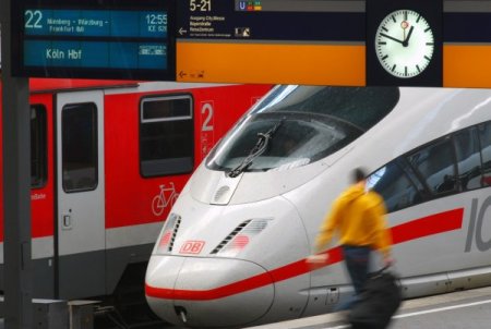 Dakikliğinden taviz vermeyen trenler saatler geri alınınca bekleyecek