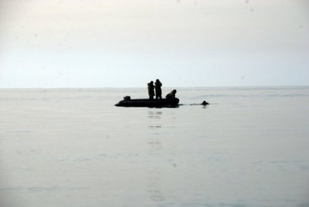 Dalgıçlar, Geminin Güvertesinde Mürettebatın Eşyalarına Ulaştı