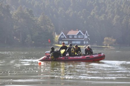 Dalgıçlar, Gölcük’te tatbikat yaptı