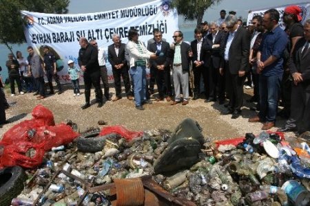 Dalgıçlar, Seyhan Baraj Gölü'nde çevre temizliği yaptı