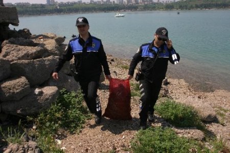 Dalgıçlar, Seyhan Baraj Gölü'nde çevre temizliği yaptı