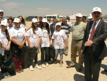 Dalgıçlar Denizi, Öğrenciler Sahili Temizledi