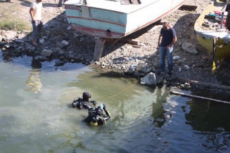Dalgıçlar Sakarya Nehri'nde cinayet silahı aradı
