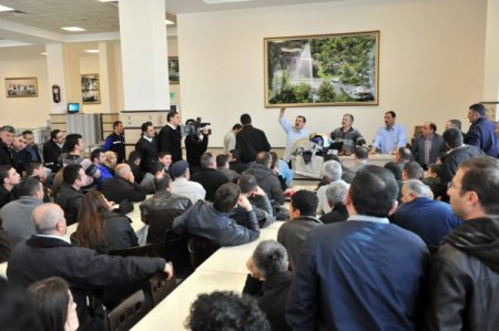 Dalgın yolcuların eşyaları açık artırma ile satıldı