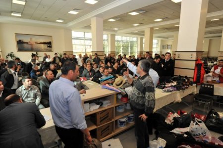 Dalgın yolcuların eşyaları açık artırma ile satıldı