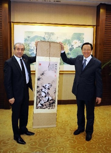 Damızlık sığır maketi Çinli Tarım Bakanı’nı şaşırttı