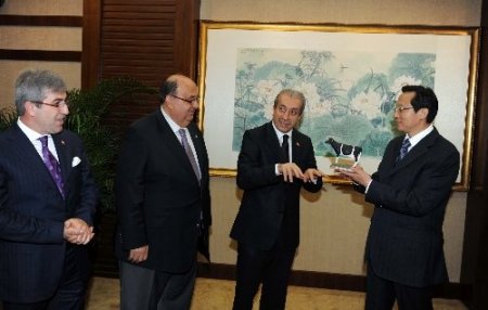 Damızlık sığır maketi Çinli Tarım Bakanı’nı şaşırttı