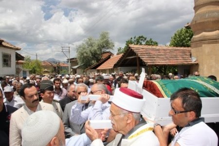 Danıştay 5. Daire üyesi Davaz'ın vefat eden babası son yolculuğuna uğurlandı