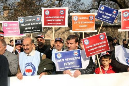Danıştay Kararını Eylemle Protesto Ettiler