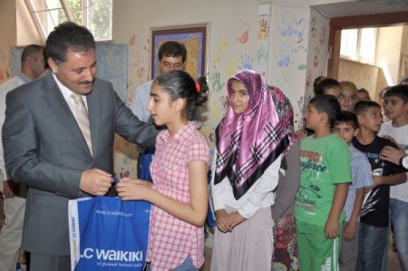 Dar Gelirli Öğrencilerin Bayramlıkları Devletten