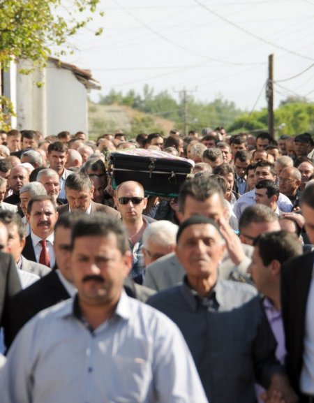 Darbe döneminde asılan Esendağ'ın vefat eden annesi Manisa'da defnedildi