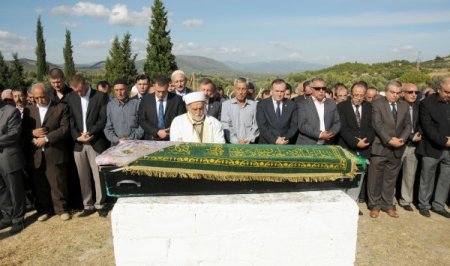 Darbe döneminde asılan Esendağ'ın vefat eden annesi Manisa'da defnedildi