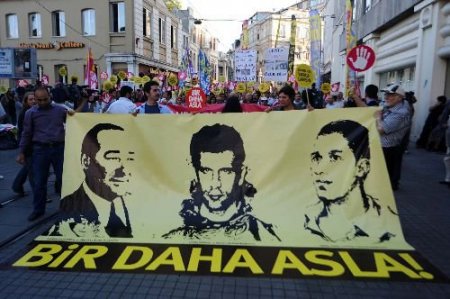 Darbe Karşıtı Eylem Yapan Genç Siviller Chp'yi Pdotesto Etti