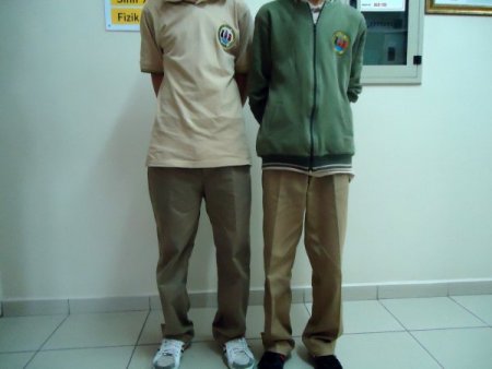 Darıca'da okul kıyafetlerini tek bir firma satınca veliler tepki gösterdi